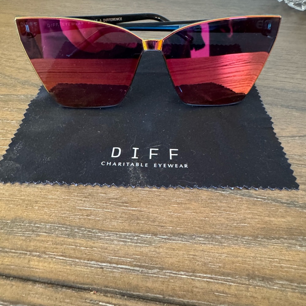 Diff Eyewear Red Sunglasses